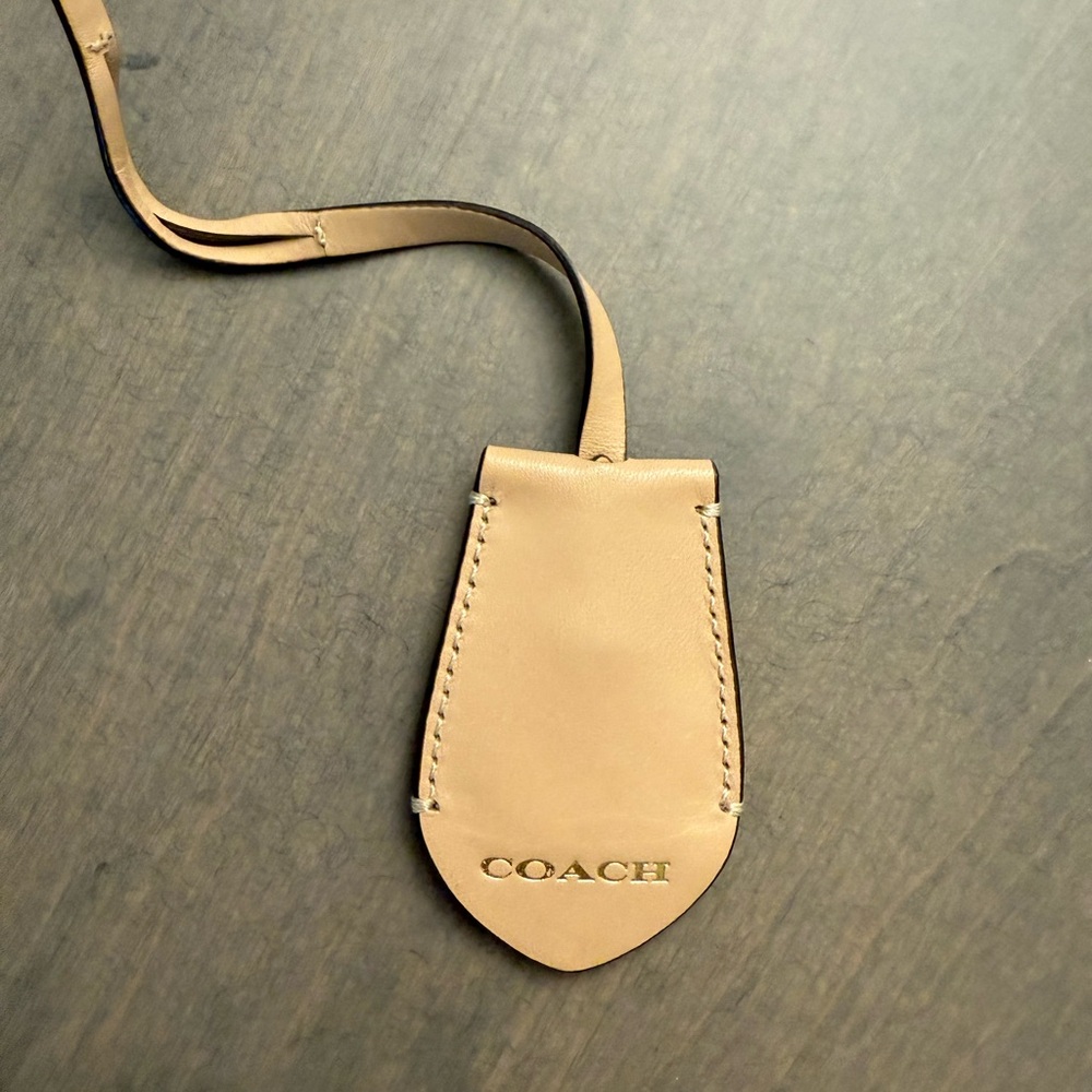 Coach tag